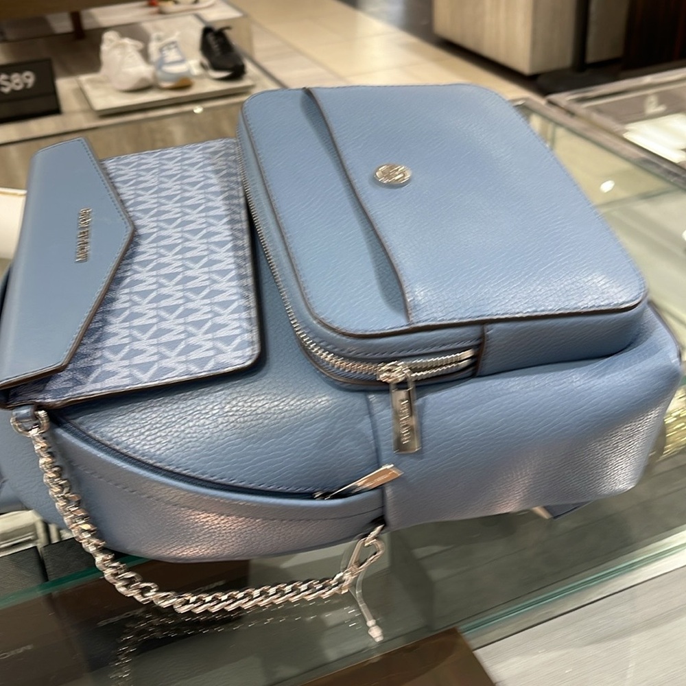 MICHAEL KORS 
Maisie Medium Pebbled Leather 2-in-1 Backpack
Denim 
NWT - Picture 6 of 16
